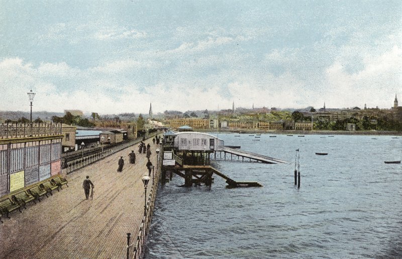 Ryde, a mólóról alkotó: English Photographer