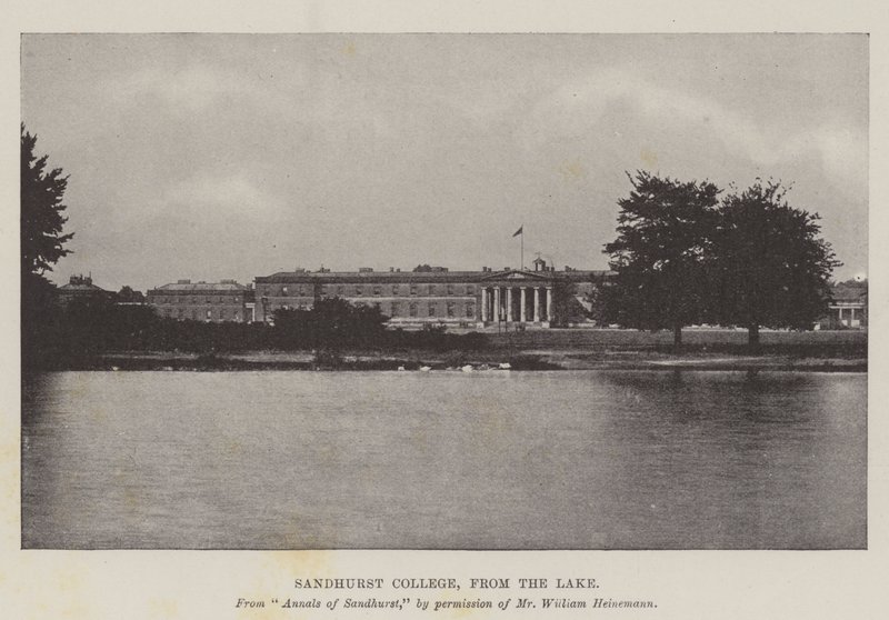 Sandhurst College, a tóból alkotó: English Photographer