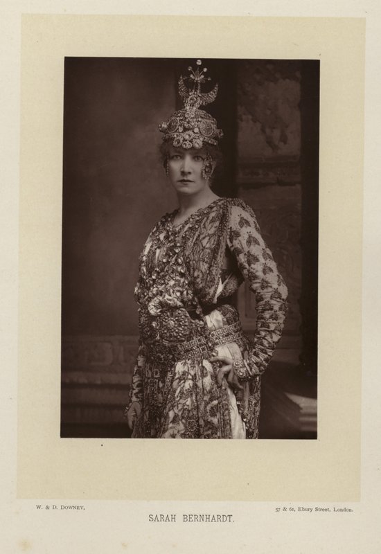 Sarah Bernhardt alkotó: English Photographer