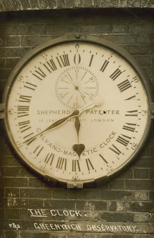 Shepherd Gate Clock a Királyi Obszervatóriumban, Greenwich, London (fekete-fehér fotó) alkotó: English Photographer