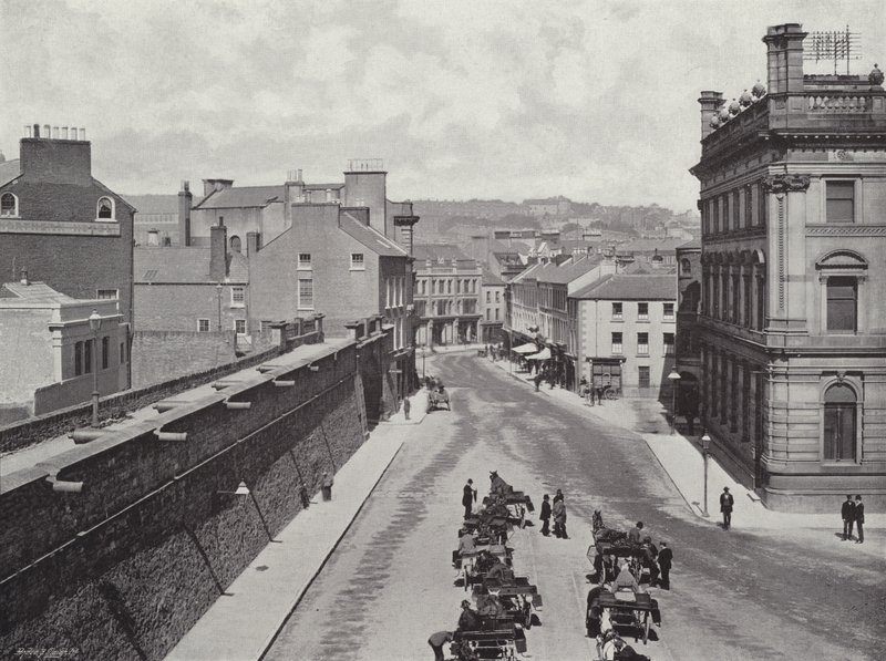 Shipquay Place, Londonderry alkotó: English Photographer