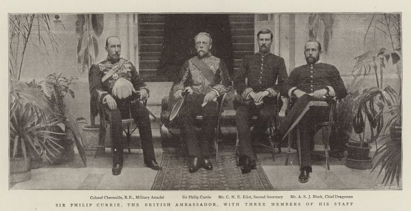 Sir Philip Currie, a brit nagykövet, három munkatársával alkotó: English Photographer
