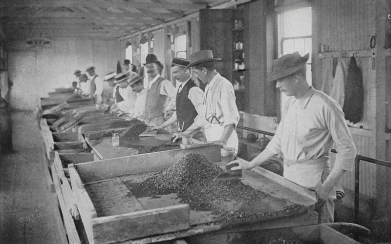 Dél-Afrika: Searching Tables, De Beers Diamond Mines, Kimberley (f/w fotó) alkotó: English Photographer