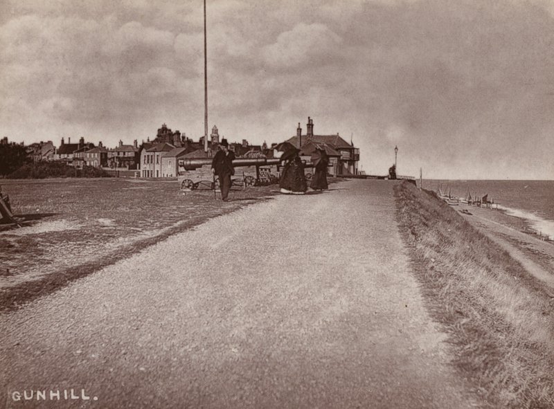 Southwold: Gunhill (f/w fotó) alkotó: English Photographer