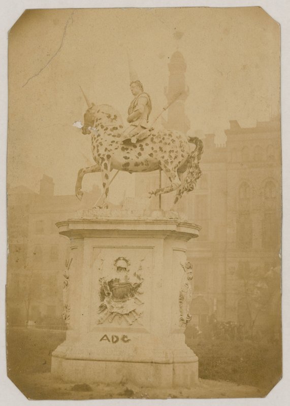 I. György király szobra, Leicester Square, London; fénykép 1866-ban készült alkotó: English Photographer