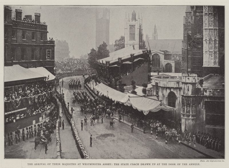 Felségeik érkezése a Westminster Abbey-be, a melléképület ajtajánál összeállított állami autóbuszhoz alkotó: English Photographer
