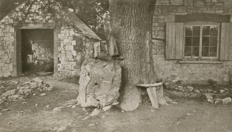 The Blowing Stone, Uffington alkotó: English Photographer