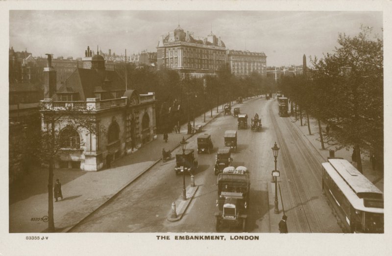 The Embankment, London alkotó: English Photographer