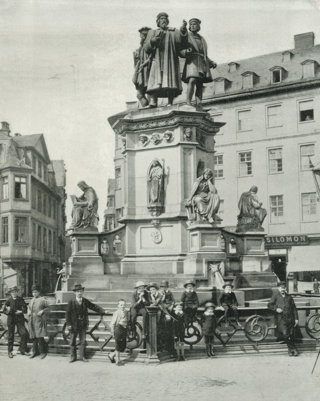 A Gutenberg-emlékmű, Frankfort (f/w fotó) alkotó: English Photographer