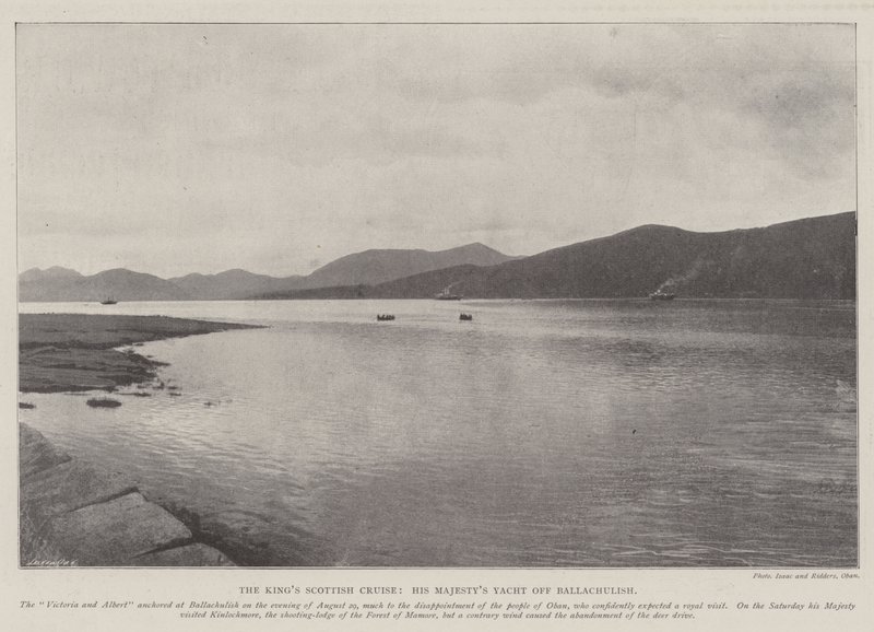 A Kings Scottish Cruise, a His Majestys Yacht a Ballachulish mellett alkotó: English Photographer
