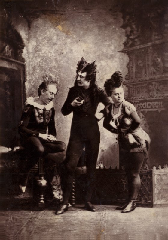 Majiltonék alkotó: English Photographer