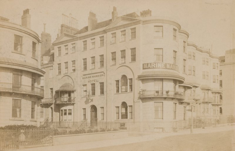 A Marine Mansion Hotel Brightonban alkotó: English Photographer