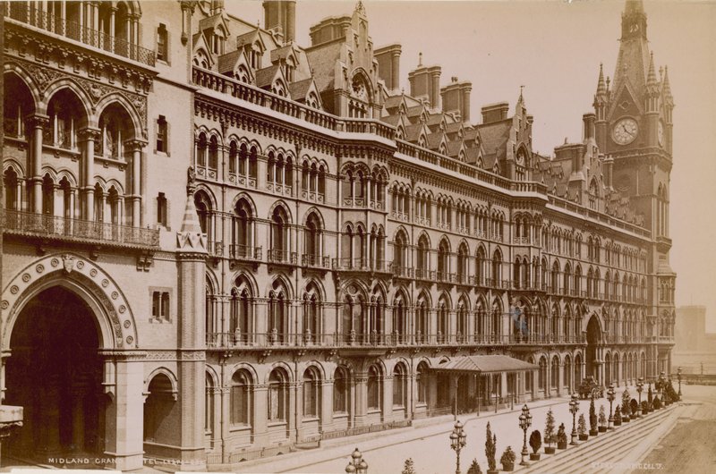 A Midland Grand Hotel, a Midlandi pályaudvar, Euston Road, London alkotó: English Photographer