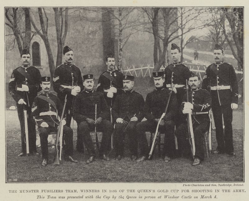 A Munster Fusiliers csapata, 1895-ben a Queens Arany Kupa nyertesei lövészetért a hadseregben alkotó: English Photographer