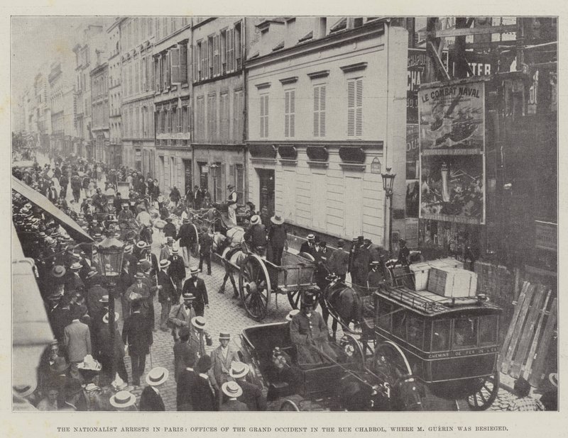 A nacionalista letartóztatások Párizsban, a Grand Occident irodái a Rue Chabrolban, ahol M Guerint ostrom alá vették alkotó: English Photographer