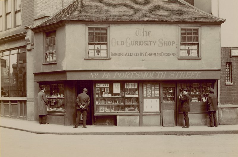 The Old Curiosity Shop, Portsmouth Street 14, Lincolns Inn Fields, London alkotó: English Photographer