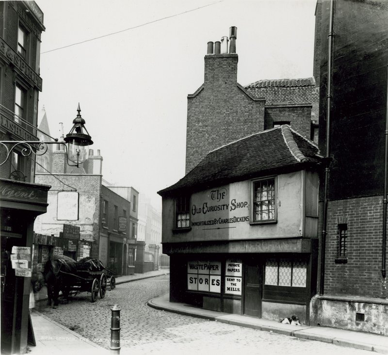 The Old Curiosity Shop, Portsmouth Street, Lincolns Inn Fields, London alkotó: English Photographer