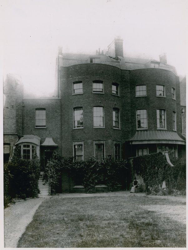 The Paragon, New Kent Road alkotó: English Photographer