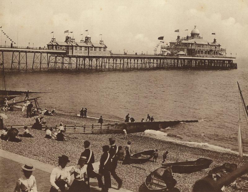A móló alkotó: English Photographer