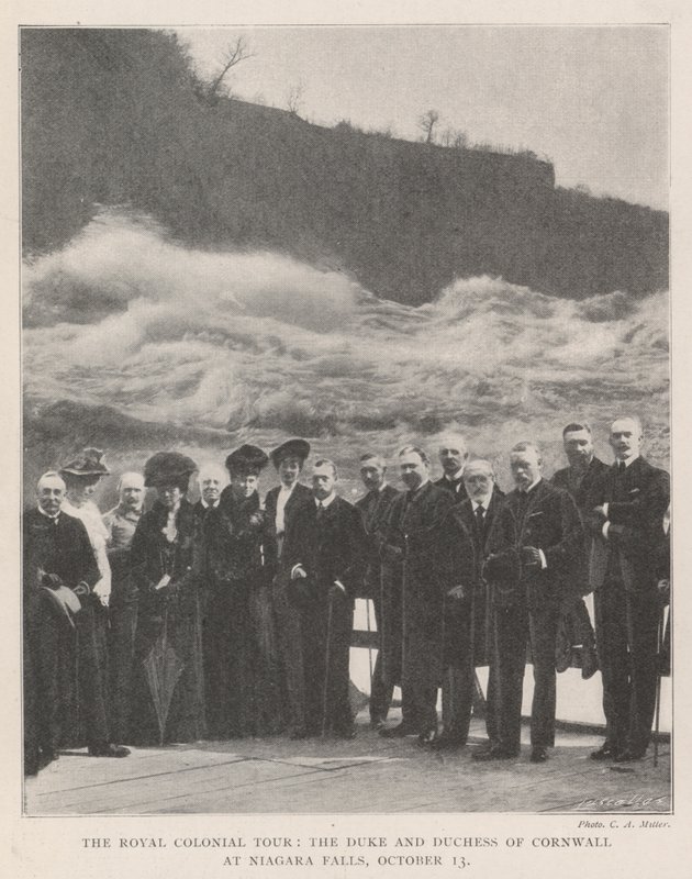 Királyi gyarmati körút, Cornwall hercege és hercegnője a Niagara-vízesésnél, október 13. alkotó: English Photographer