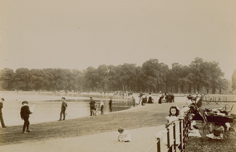 The Serpentine, Hyde Park, London alkotó: English Photographer