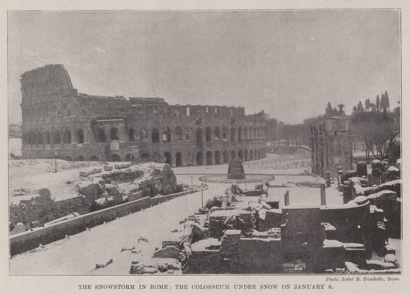 A hóvihar Rómában, a Colosseum a hó alatt január 6-án alkotó: English Photographer