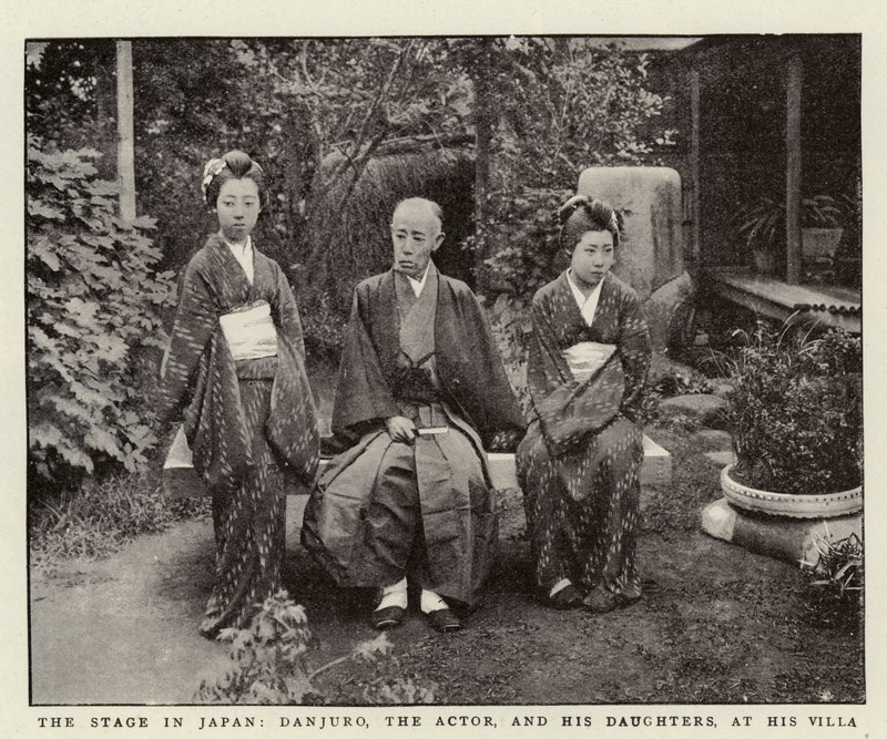 A színpad Japánban, Danjuro, a színész és lányai, a villájában alkotó: English Photographer