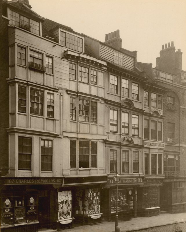 The Strand, London; déli oldal, melyben a 163-167 Strand található alkotó: English Photographer