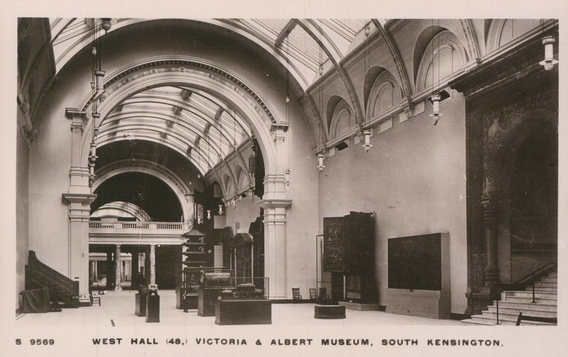 A Victoria and Albert Museum, South Kensington, London alkotó: English Photographer