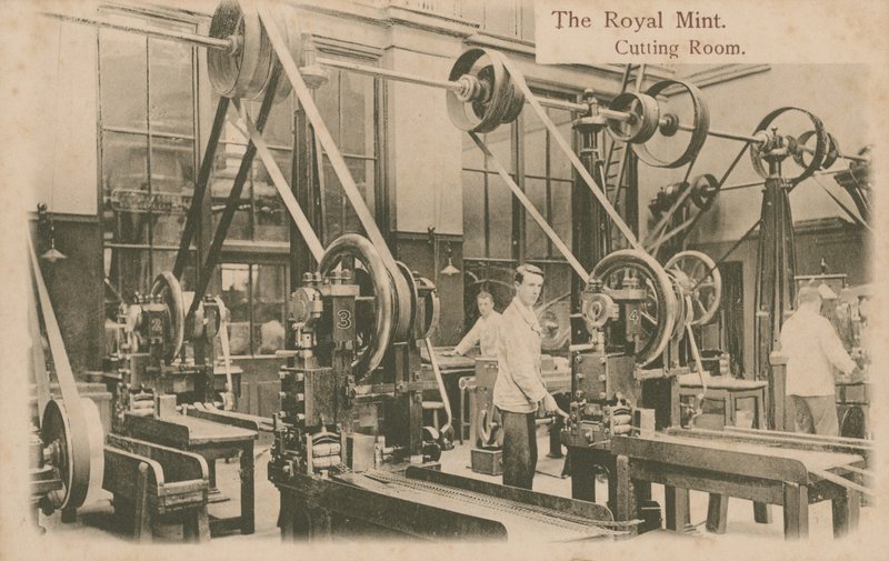 A londoni Royal Mint vágószobája alkotó: English Photographer