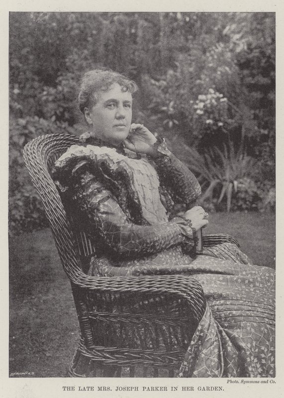 A néhai Mrs. Joseph Parker a kertjében alkotó: English Photographer