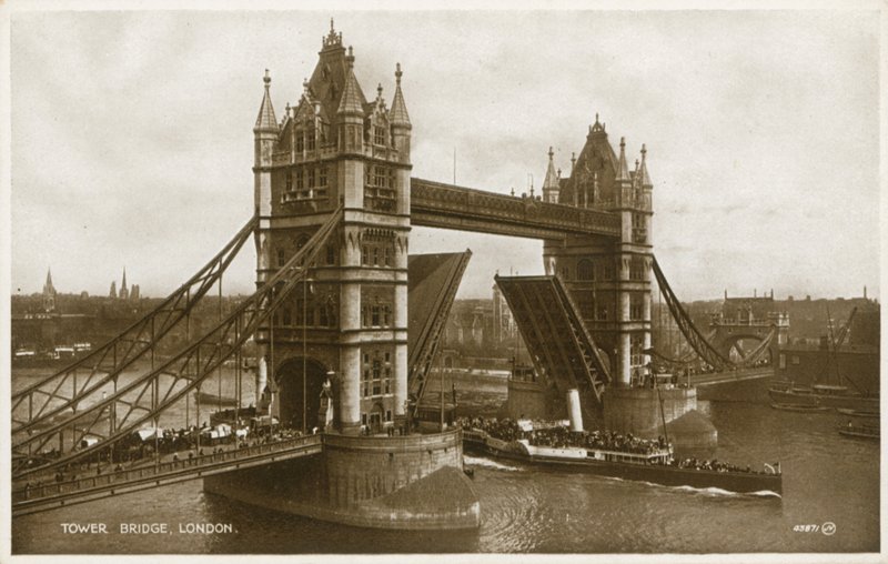 Tower Bridge, London alkotó: English Photographer