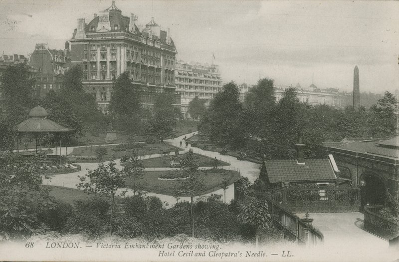 Victoria Embankment Gardens, a Hotel Cecil és a Cleopatras Needle bemutatásával, London alkotó: English Photographer