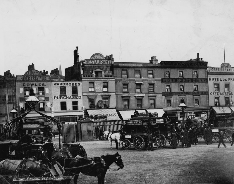Victoria Station Yard, London alkotó: English Photographer