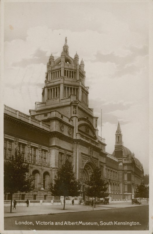 Victoria and Albert Museum, South Kensington, London alkotó: English Photographer