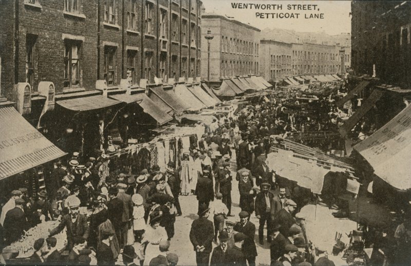 Wentworth Street, Petticoat Lane, London alkotó: English Photographer
