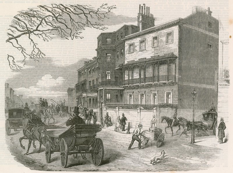 Gloucester House, Piccadilly, London, Gloucester néhai hercegnőjének rezidenciája alkotó: English School