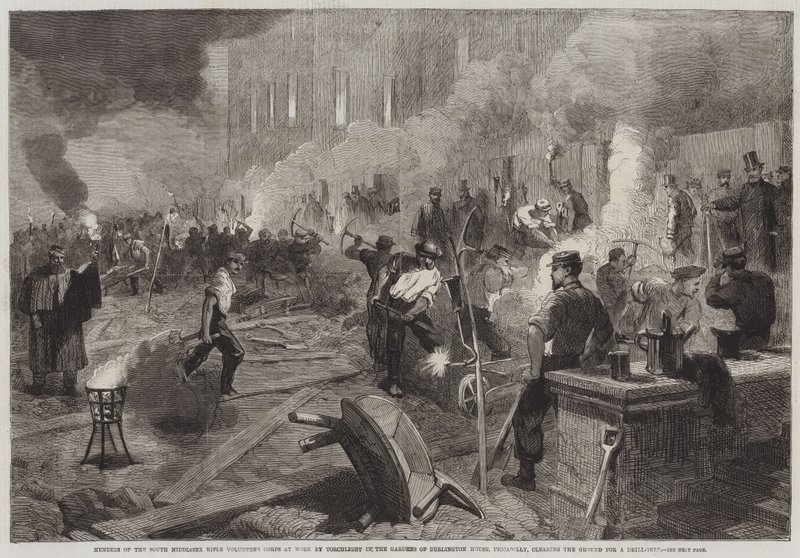 A South Middlesex Rifle Volunteers Corps tagjai fáklyafénynél dolgoznak a Burlington House Gardens-ben, Piccadillyben, megtisztítják a talajt a fúrókamra számára (metszet) alkotó: English School