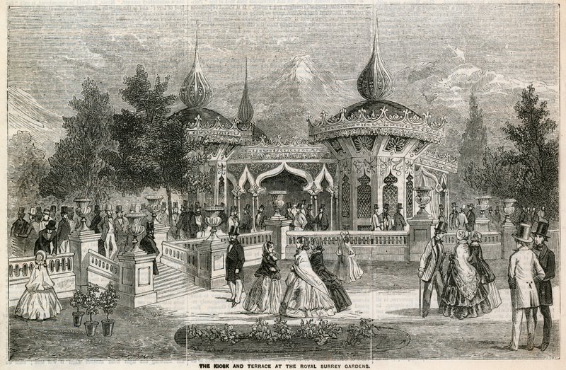 A kioszk és a terasz a Royal Surrey Gardens-ben alkotó: English School