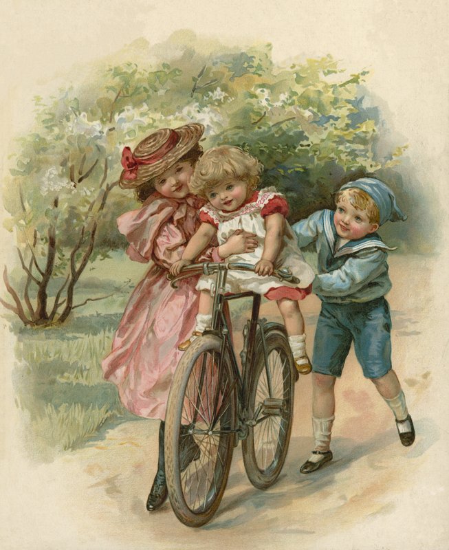 Három gyerek játszik a kerékpárral alkotó: English School