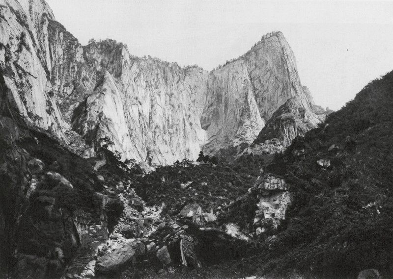 Hua shan, Shensi, Az 5 csúcs hegyének hengere, Középső és Nyugati csúcs (fekete-fehér fotó) alkotó: Ernst Boerschmann