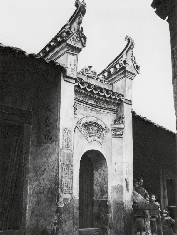 Hunan, Ház bejárata (fekete-fehér fénykép) alkotó: Ernst Boerschmann
