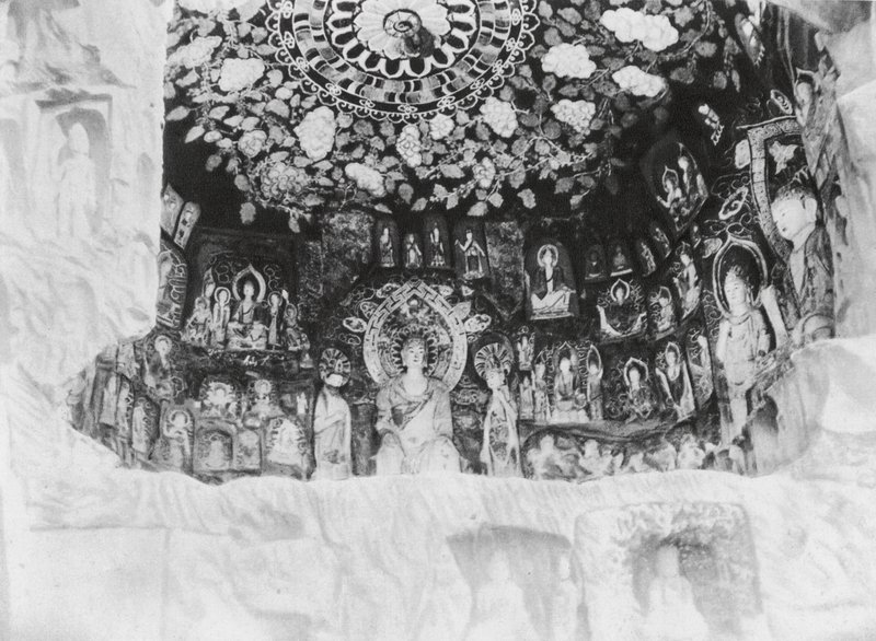 Kuangyuanhien, Tsien fo ai, Szecsuán, Kápolna az 1000 Buddha szikláin (fekete-fehér fotó) alkotó: Ernst Boerschmann
