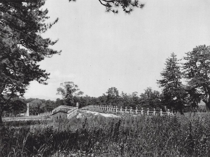 Siling, Chihli, A Mandzsu-dinasztia nyugati császári sírkamrái, híd a Szellemek útján (fekete-fehér fotó) alkotó: Ernst Boerschmann