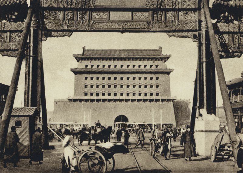 Kína, Peking, városkapu (fekete-fehér fotó) alkotó: European Photographer