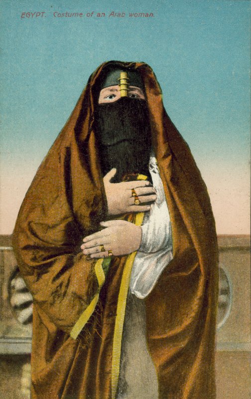 Egyiptom, egy arab nő jelmeze (színes fotó) alkotó: European Photographer