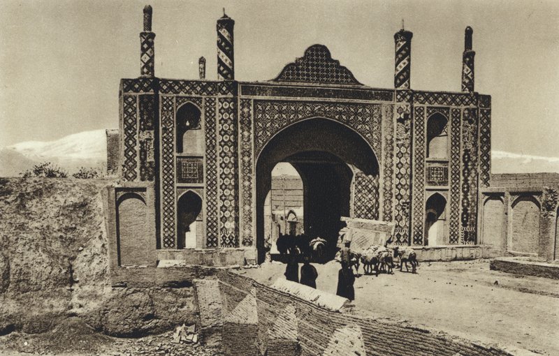 Perzsia, Teherán, városkapu (fekete-fehér fotó) alkotó: European Photographer