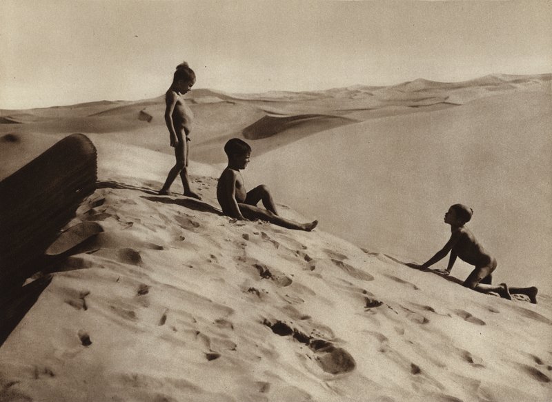Szaharai gyerekek (fekete-fehér fotó) alkotó: European Photographer