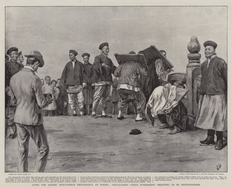 A közelmúltbeli pekingi külföldiek elleni zavargások után a büntetés alatt álló főkolomposok tiltakoznak a fényképezés ellen alkotó: Frank Dadd
