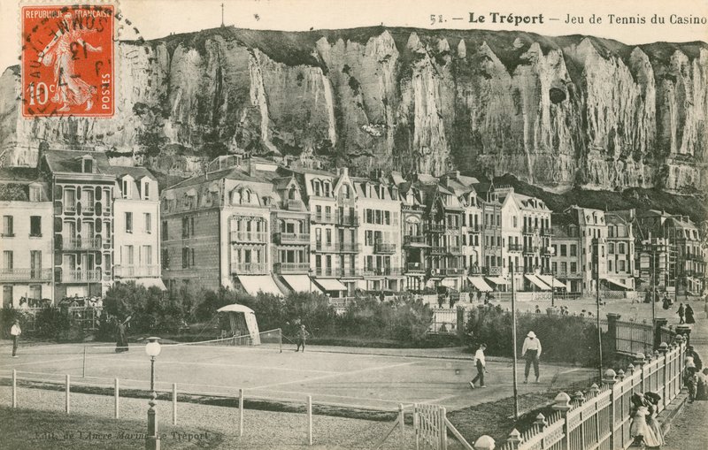 Teniszjáték Le Treport tengerparti városában. 1913-ban feladott képeslap. alkotó: French Photographer